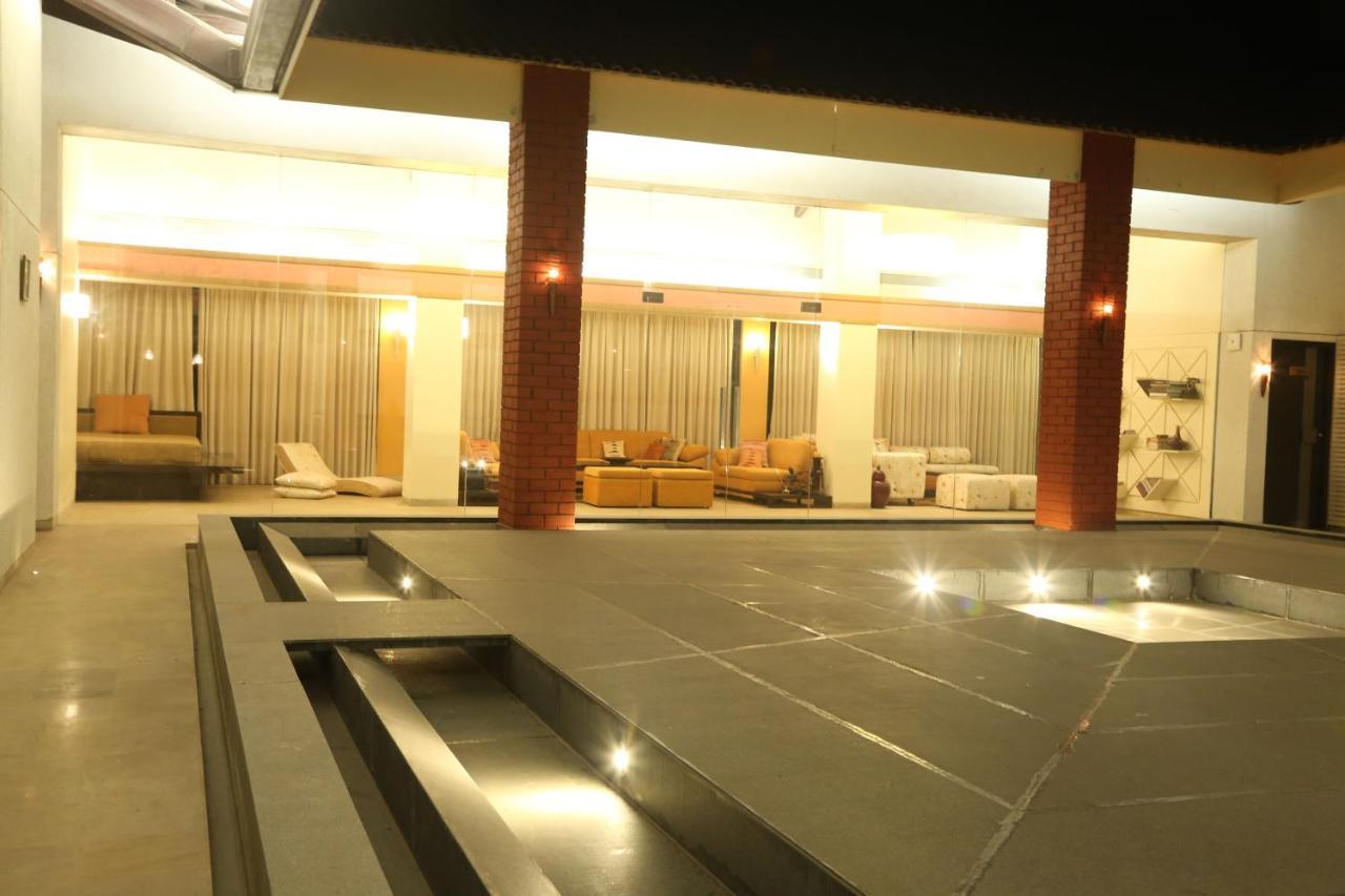 เอาท์โพสท์ แอท อาลิบัก รีสอร์ต Hotel อลีบาก ภายนอก รูปภาพ