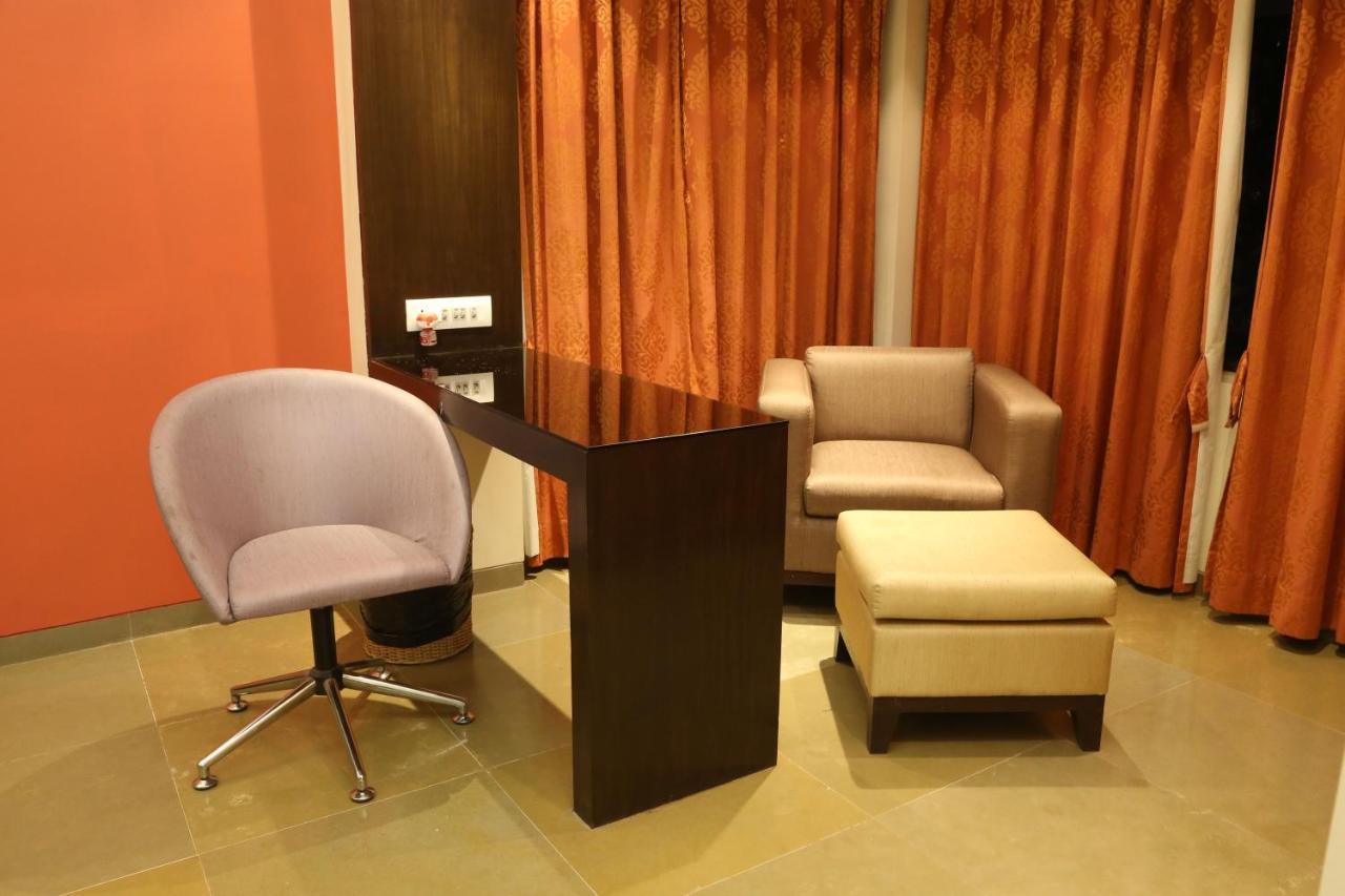 เอาท์โพสท์ แอท อาลิบัก รีสอร์ต Hotel อลีบาก ภายนอก รูปภาพ