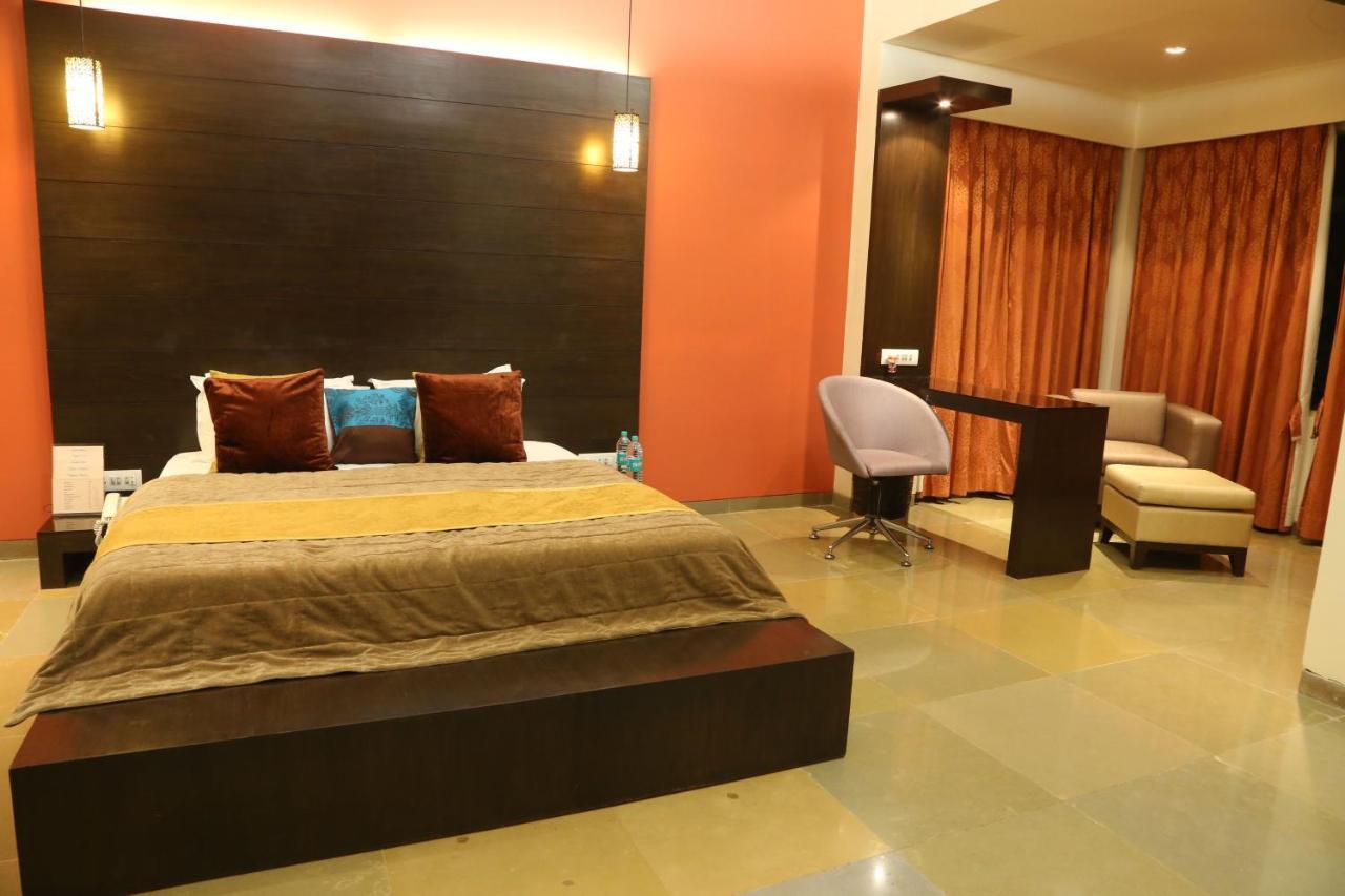 เอาท์โพสท์ แอท อาลิบัก รีสอร์ต Hotel อลีบาก ภายนอก รูปภาพ
