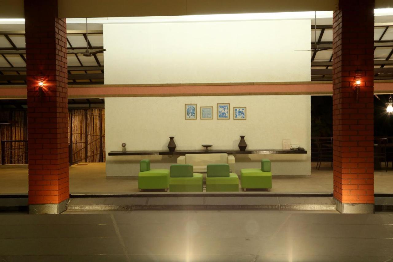 เอาท์โพสท์ แอท อาลิบัก รีสอร์ต Hotel อลีบาก ภายนอก รูปภาพ