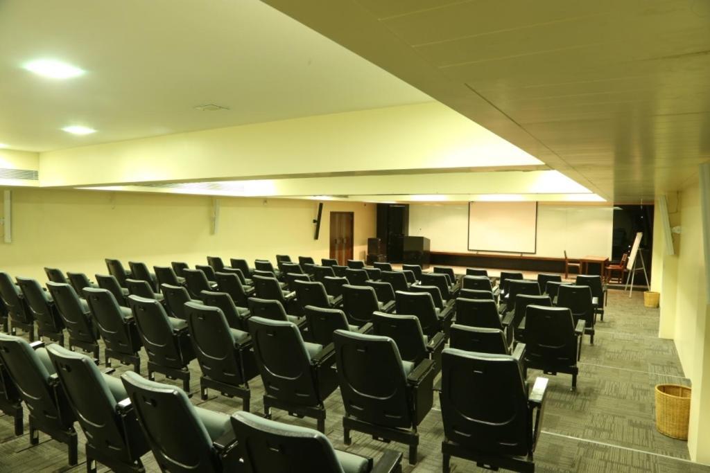 เอาท์โพสท์ แอท อาลิบัก รีสอร์ต Hotel อลีบาก ภายนอก รูปภาพ