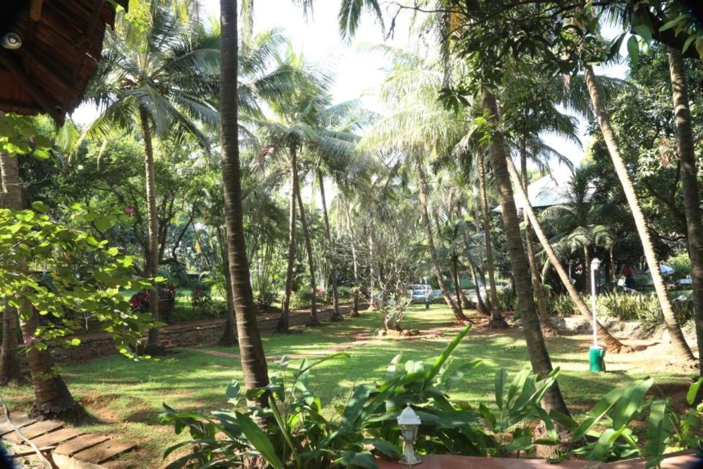 เอาท์โพสท์ แอท อาลิบัก รีสอร์ต Hotel อลีบาก ภายนอก รูปภาพ