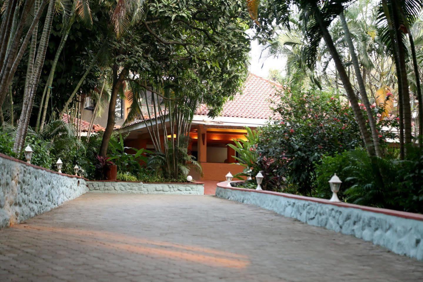เอาท์โพสท์ แอท อาลิบัก รีสอร์ต Hotel อลีบาก ภายนอก รูปภาพ
